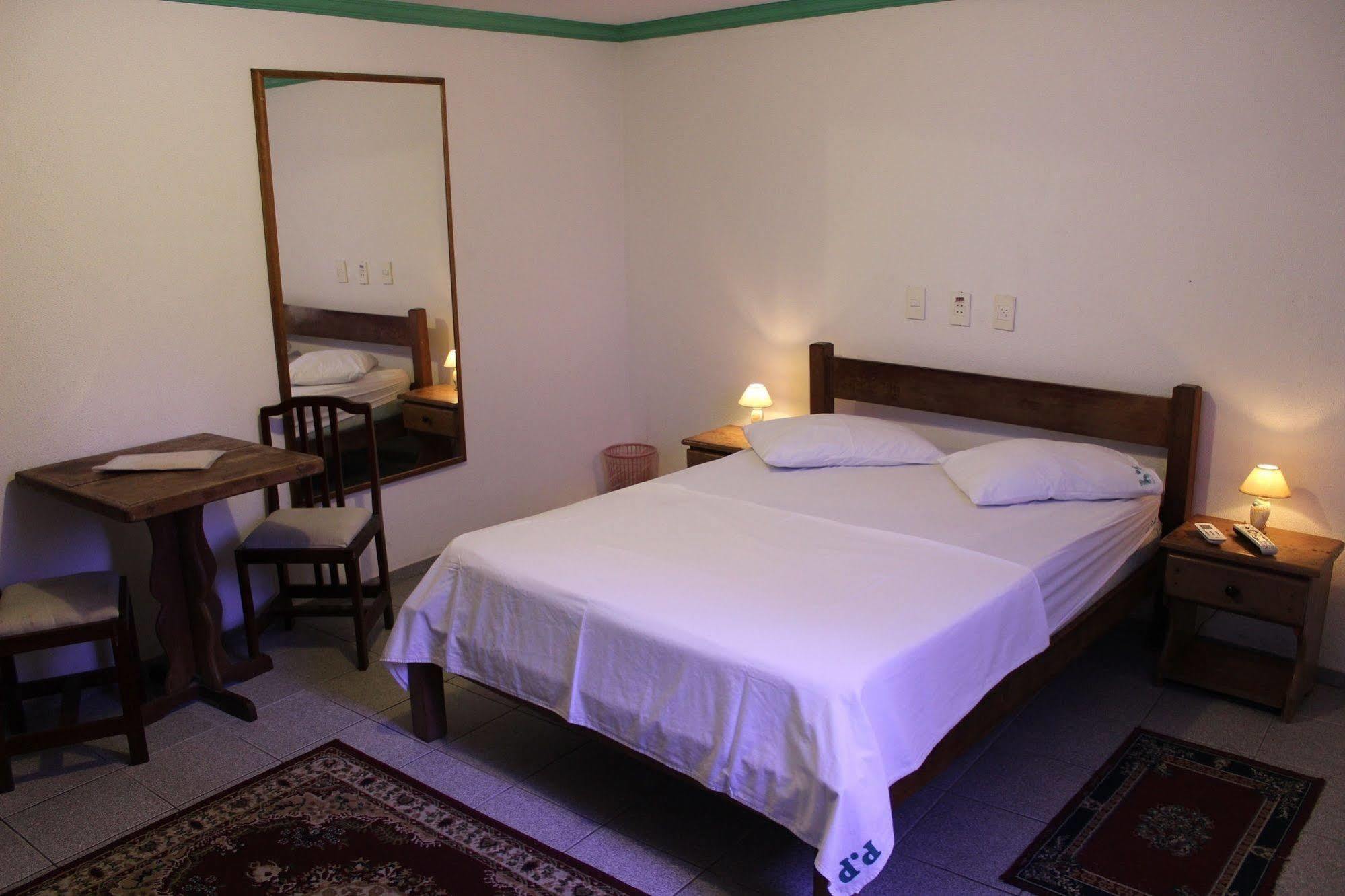 Hotel Pousada Da Praca 자보아탕 두스 구아라라페스 외부 사진