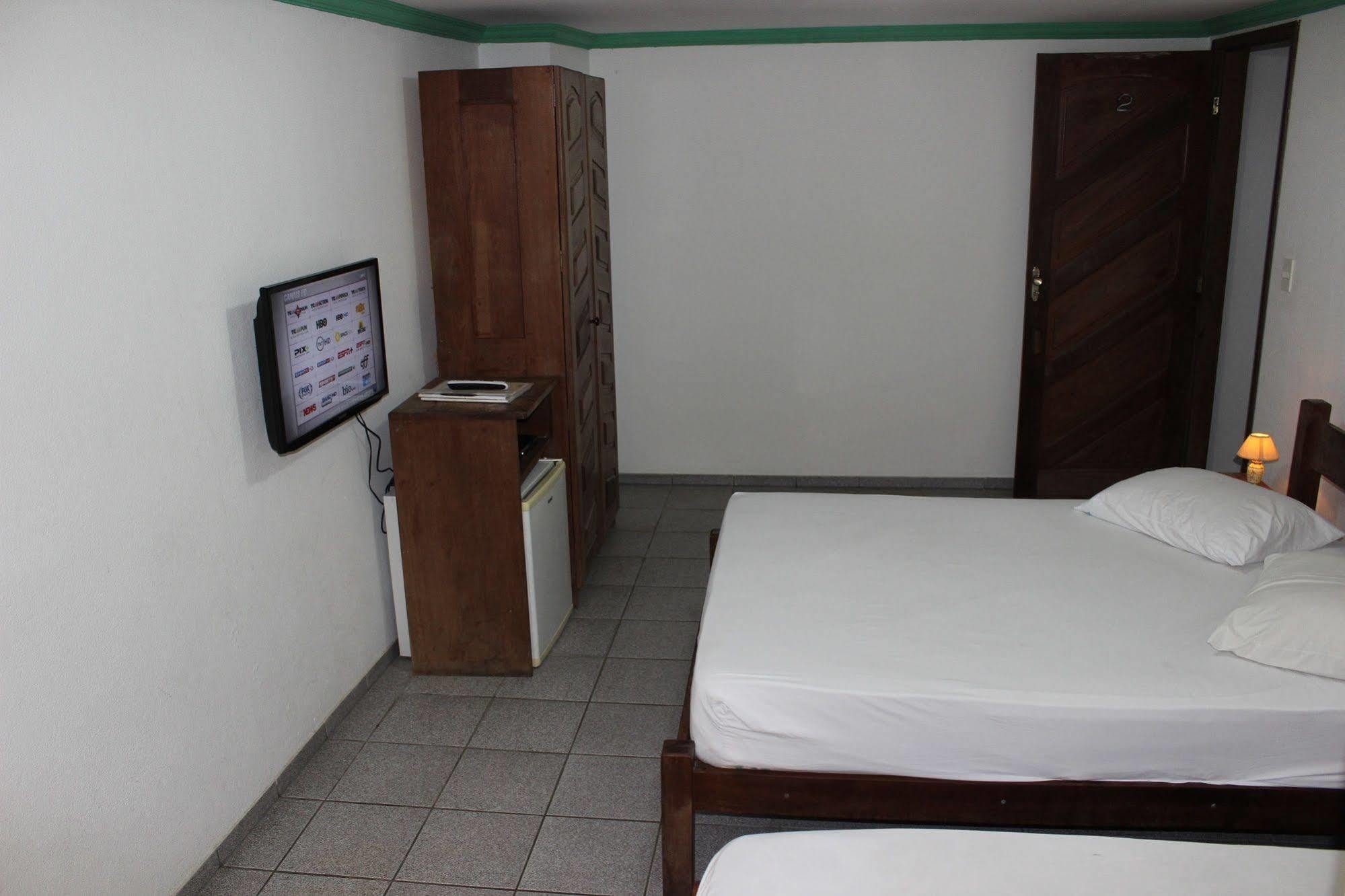 Hotel Pousada Da Praca 자보아탕 두스 구아라라페스 외부 사진